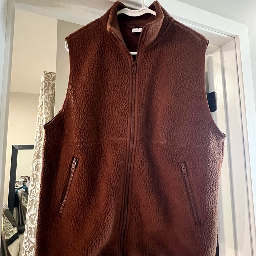TNA Aritzia Fleece Vest - Picture 2 of 4